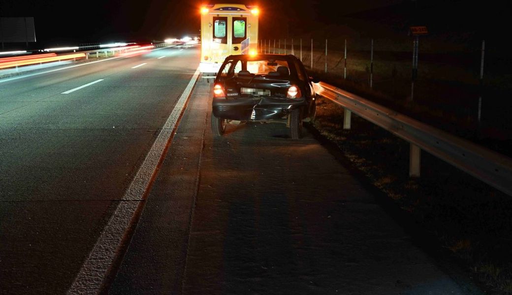 Zwei verletzte Autolenker nach Auffahrunfall auf der A13 - über 11'000 Franken Sachschaden