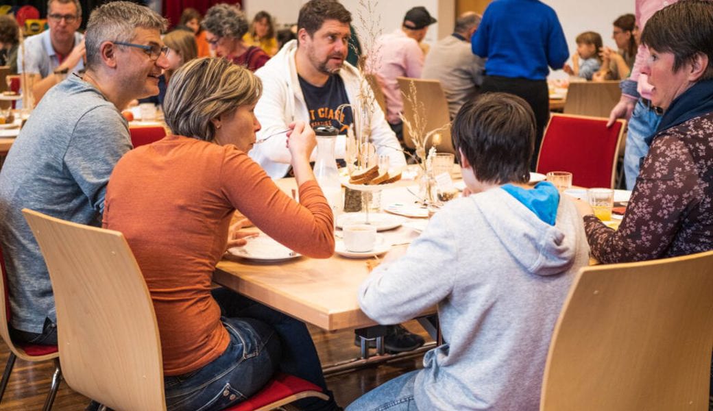  Reichhaltiges Frühstück vor dem Gottesdienst: Die Idee kam gut an. 