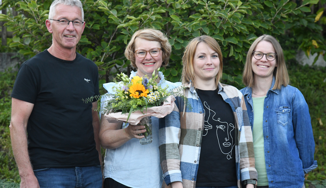 Präsident Felix verabschiedet Alexandra Büchel und heisst die Co-Leiterinnen Judith Frick und Andrea Felber herzlich willkommen. 