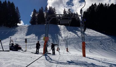 Skifahrerinnen lassen am Lift auf dem Flumserberg den Bügel los und verletzen dabei einen Mann