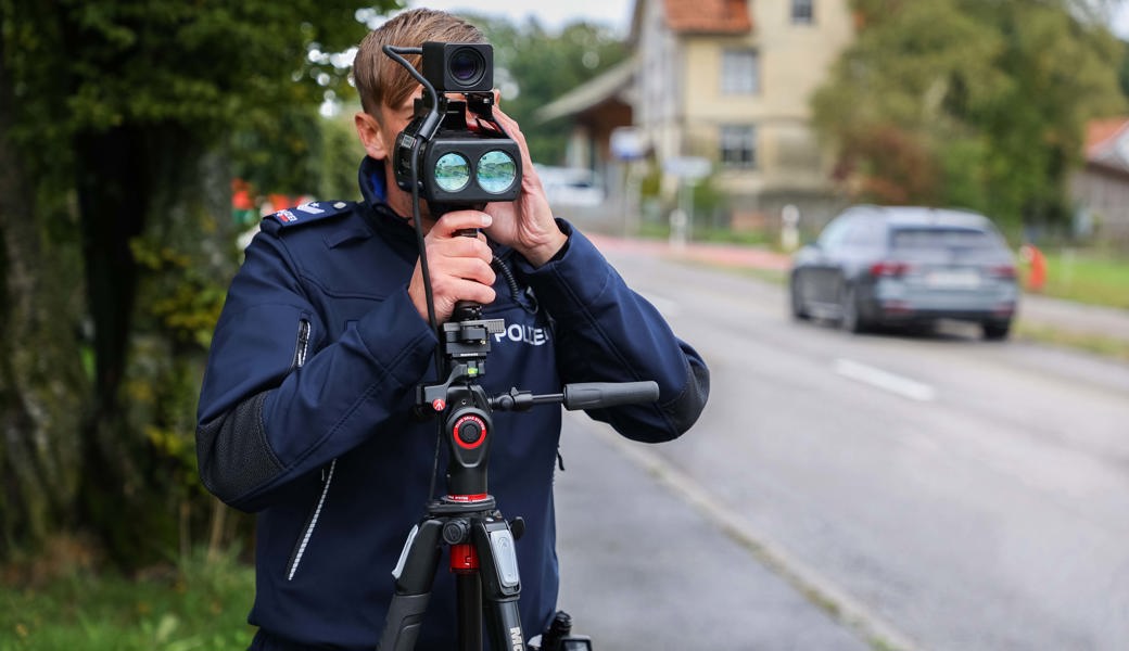 Auf der Hauptstrasse in Weite führte die Kantonspolizei St. Gallen Geschwindigkeitsmessungen durch.