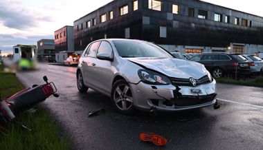 Kollision nach Überholmanöver: Motorradfahrer im Spital