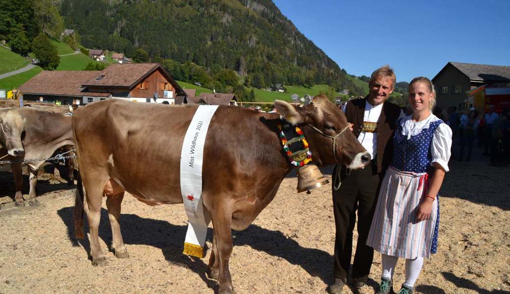 Miss Wildhaus, Biver Senta mit Besitzer Peter Frei und Ehefrau Fabienne. 