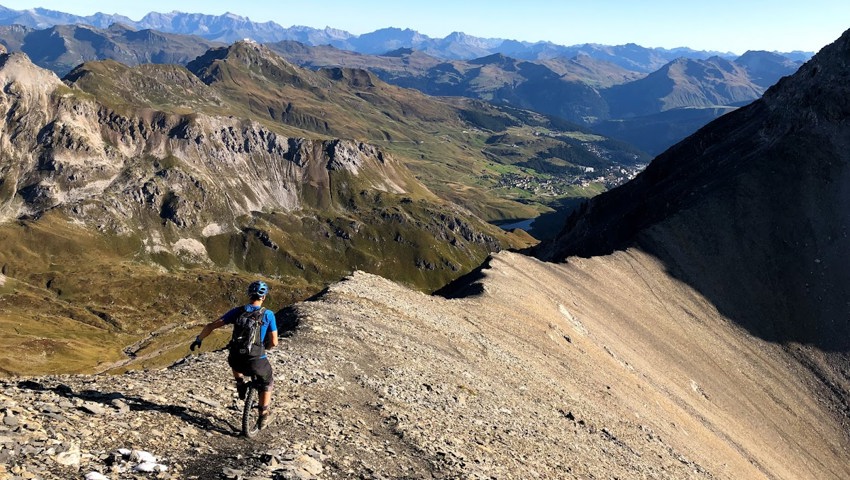 50 Startende in zehn Teams stellen sich der Herausforderung.