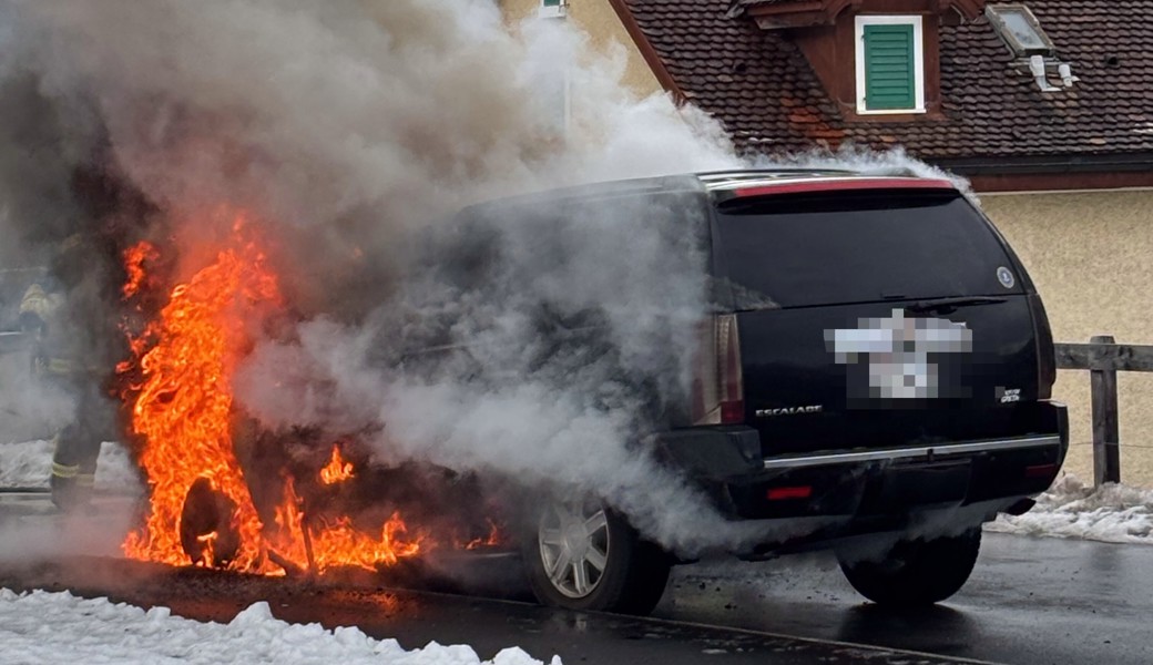 Totalschaden: Vollbrand eines parkierten Autos