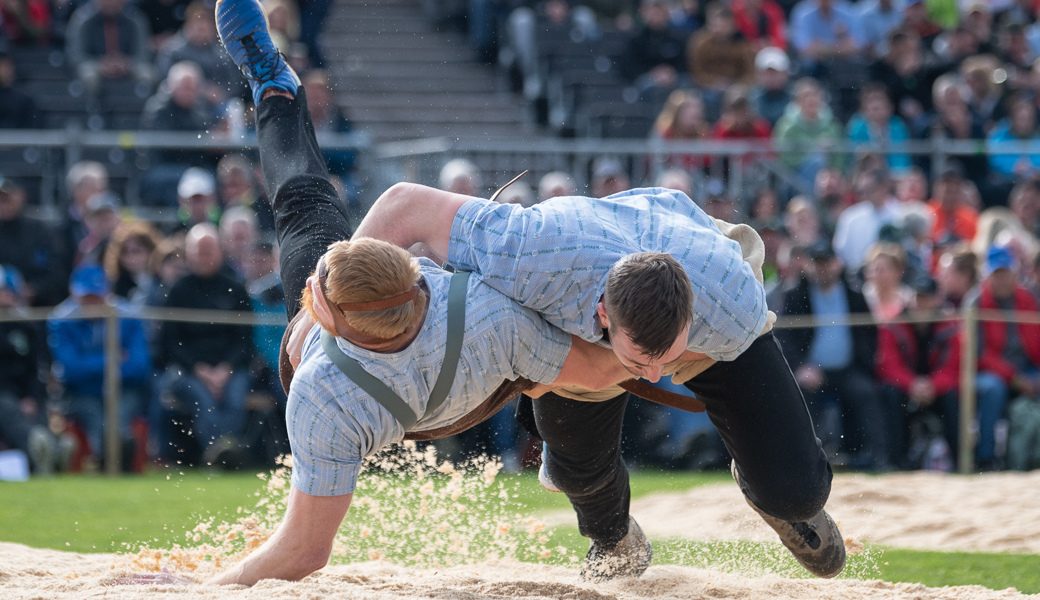 Vor einem Jahr am Thurgauer Kantonalschwingfest: Damian Ott (rechts) bodigt Martin Roth. Nun kommt es zu diesem Duell beim Anschwingen des 109. St. Galler Kantonalschwingfest in Grabs.