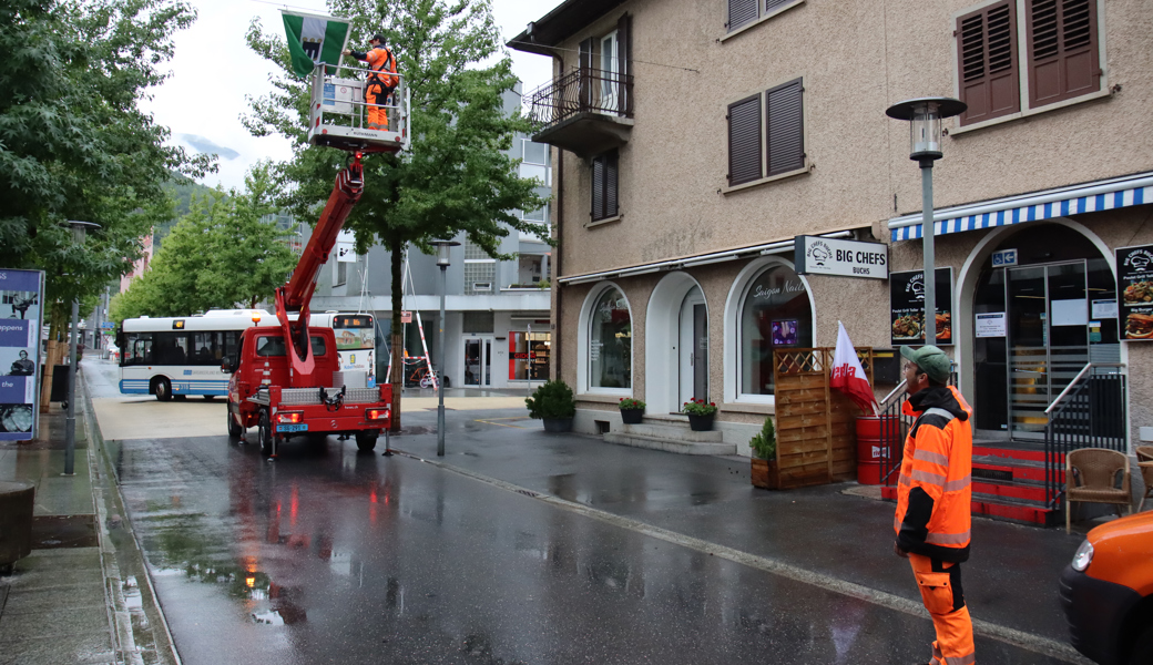 Beflaggung ist Routinearbeit bei hoher Sicherheit