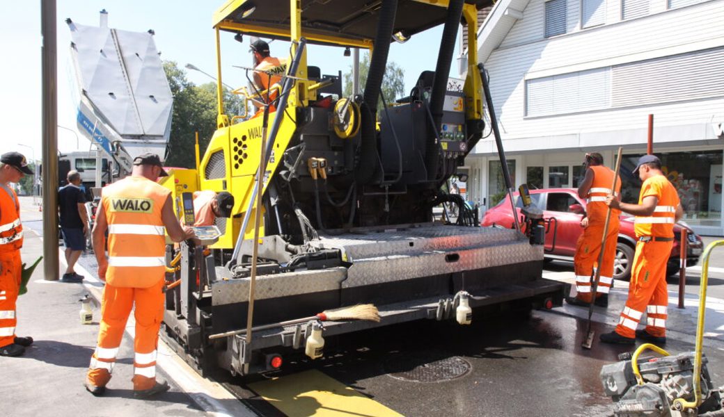 Kantonales Tiefbauamt bringt Deckbelag an der Staatsstrasse Anfang Juni ein