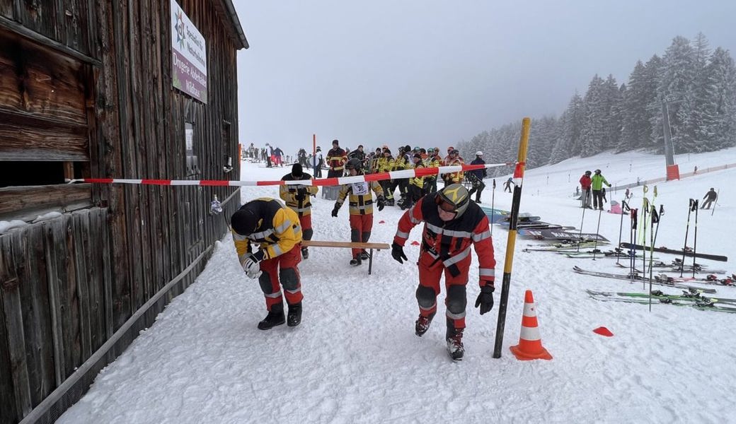  Wettkampf mit praktischem Feuerwehrtraining.