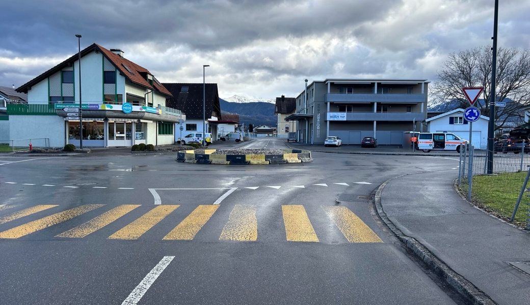 Der Unfall ereignete sich im Kreisverkehr in der Nähe des Bahnhofs.