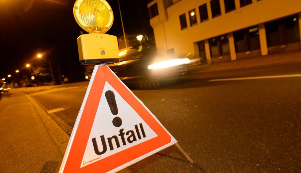 Töfffahrer fährt betrunken in Fahrbahnverengung und stürzt