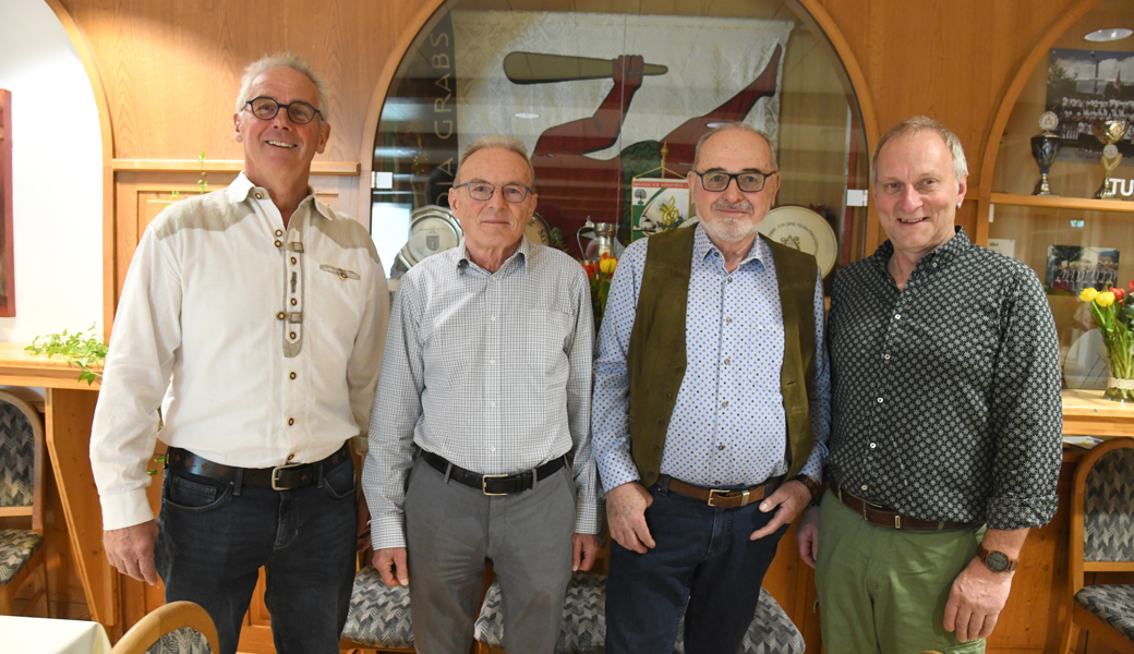 Auch der Verwaltungsrat unterstützt das Bauvorhaben: Matthias Vetsch, Florian Lippuner (Präsident), Stefan Lippuner und Peter Bernegger (von links). Bild: Hansruedi Rohrer