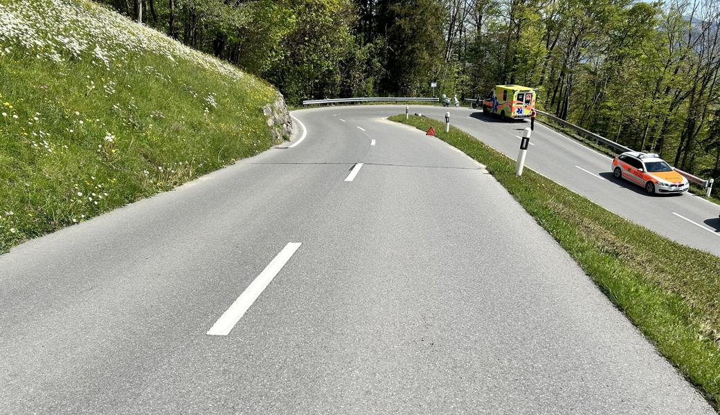 Die Motorradfahrerin kam in einer Kurve zum Sturz.