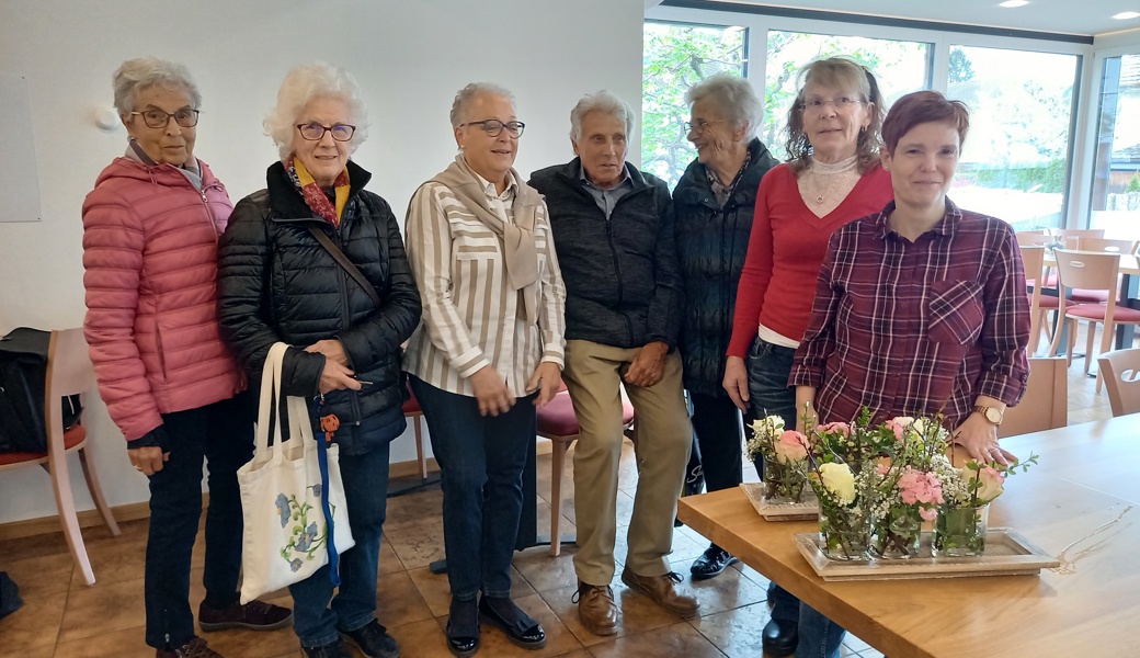 Ehrenpräsident Roland Lüchinger (Mitte), Ehrenmitglied Sonja Hug (dritte von links), sowie weitere Mitglieder von Pro Audito.