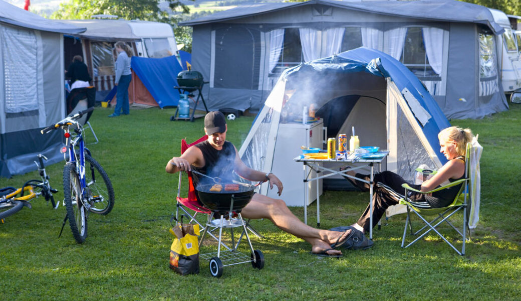  Während die Coronamassnahmen in Kraft waren, verbrachten viele ihre Ferien auf einem Campingplatz. 