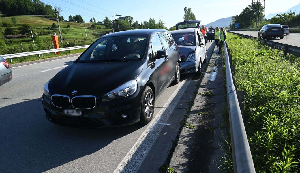  Sieben Fahrzeuge waren in die beiden Unfälle involviert. 